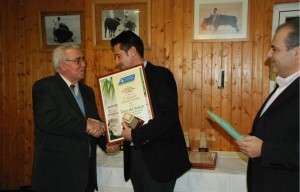 PREMIO A ALEJANDRO ZUBELDIA-w1289-h1289