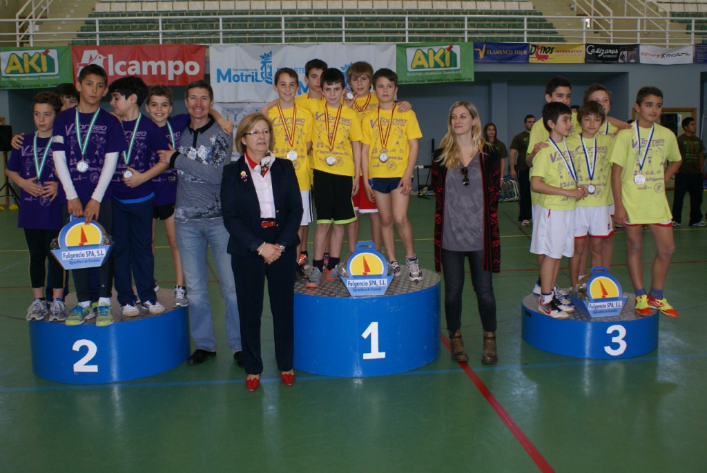 Jufando al atletismo-w1289-h1289