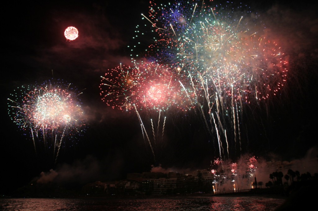 FUEGOS ARTIFICIALES ALMUÑECAR PUSO BROCHE FINAL FIESTAS PATRONALES -w1289-h1289