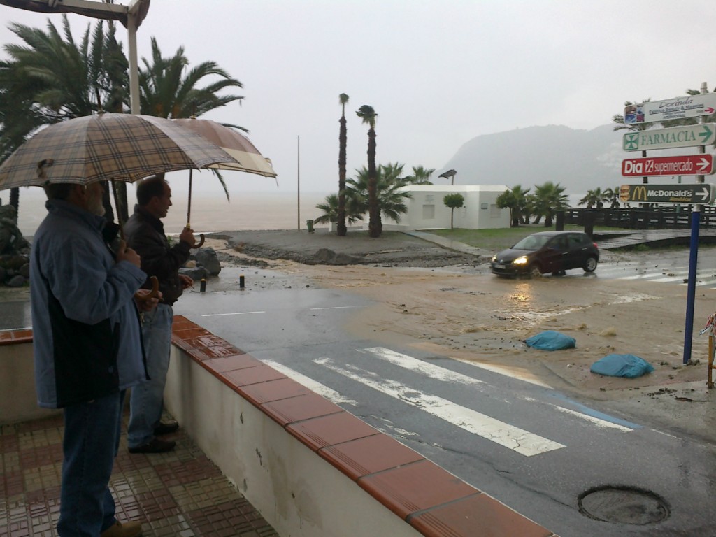 LLUVIA INTENSA ESTA MAÑANA EN LA HERRADURA -w1289-h1289