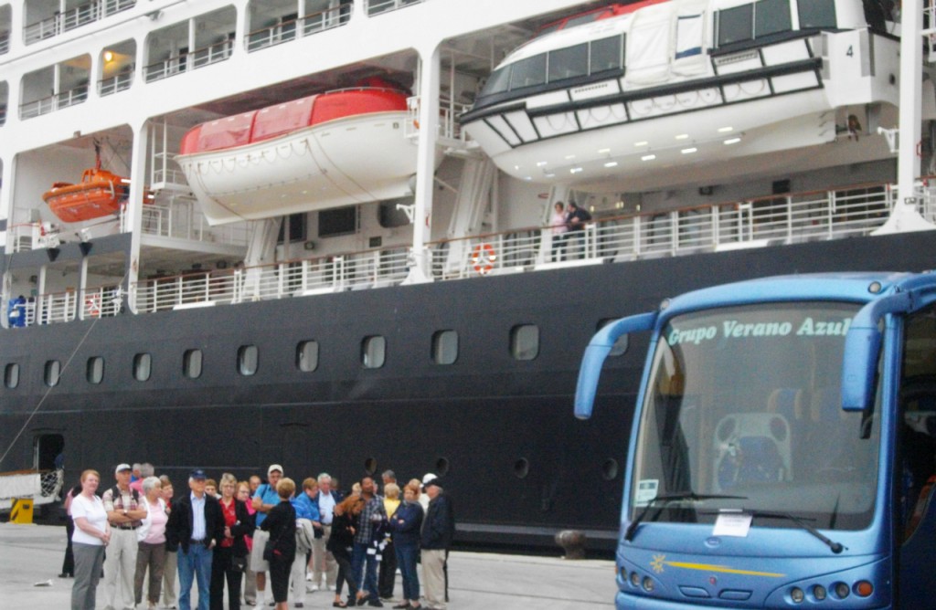 La mayoría del pasaje del crucero Azamara Quest visita la ciudad de Motril