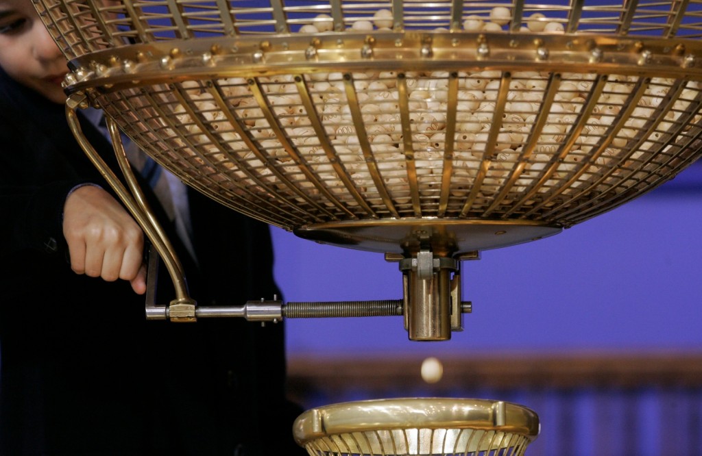 ‘EL GORDO’ DEL SORTEO EXTRAORDINARIO DE NAVIDAD: 13.437. En la Costa han tocado dos décimos del Segundo Premio y algún Cuarto y Quinto de venta electrónica