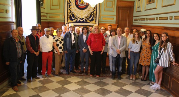 Foto de familia presentación segundo festival flamenco Motril Puerto del Azúcar