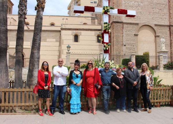 Momento de la inauguración de la Cruz Municipal