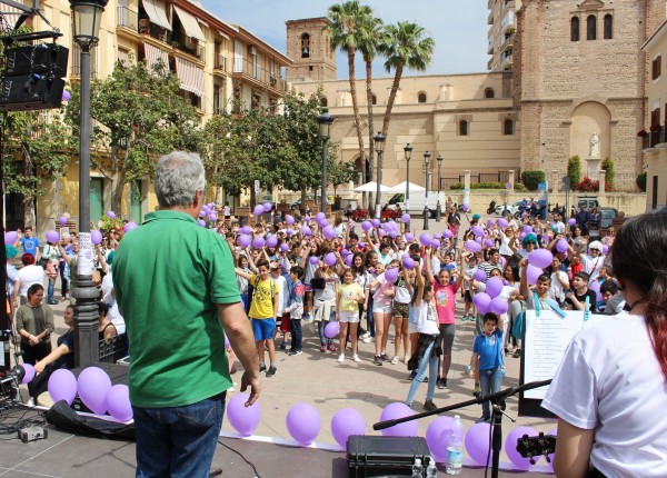 Niños, niñas y jóvenes disfrutan del Festival contra la Violencia de Género
