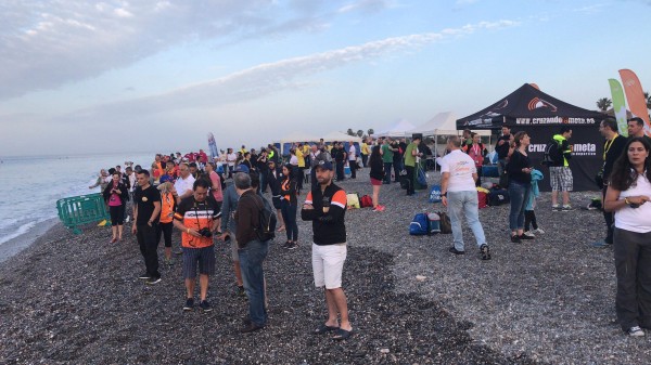 ULTRA TRI, ORGANIZACIÓN Y AFICIONADOS EN LA SALIDA
