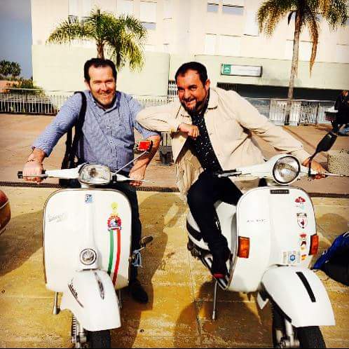 VESPAS, EL CONCEJAL DE DEPORTES (dcha) EN UNA DE LAS VESPAS PARTICIPANTES