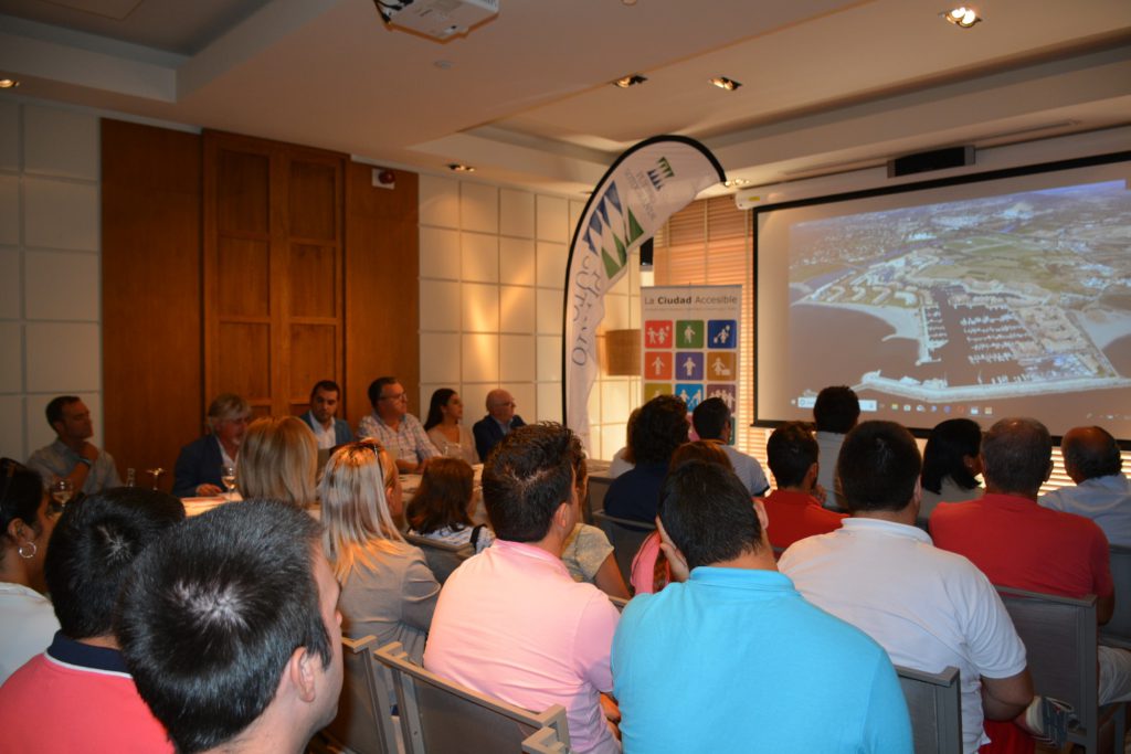 San Roque pone en marcha la Escuela de Vela Adaptada