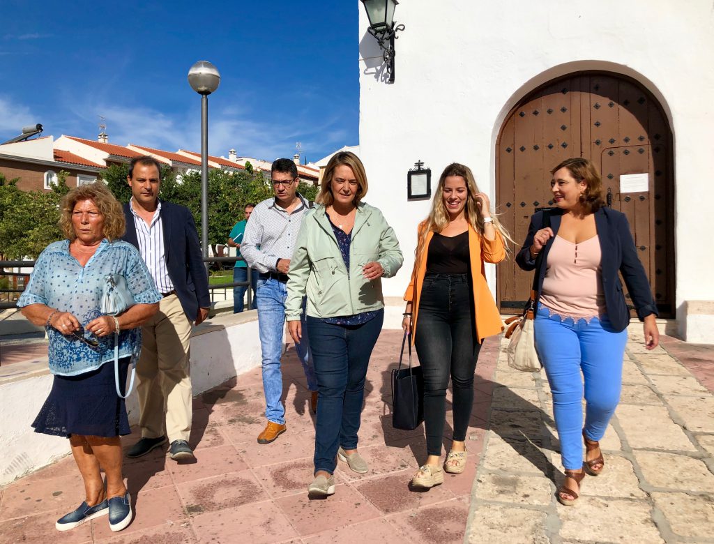 García Chamorro visita el barrio de las Angustias y se compromete a «reforzar» el presupuesto municipal en materia de limpieza y mantenimiento