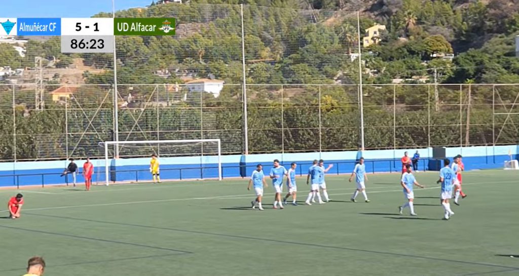 El Almuñécar CF alcanza el liderato de la 2ª División Andaluza de Granada al endosarle 5 goles a la UD Alfacar