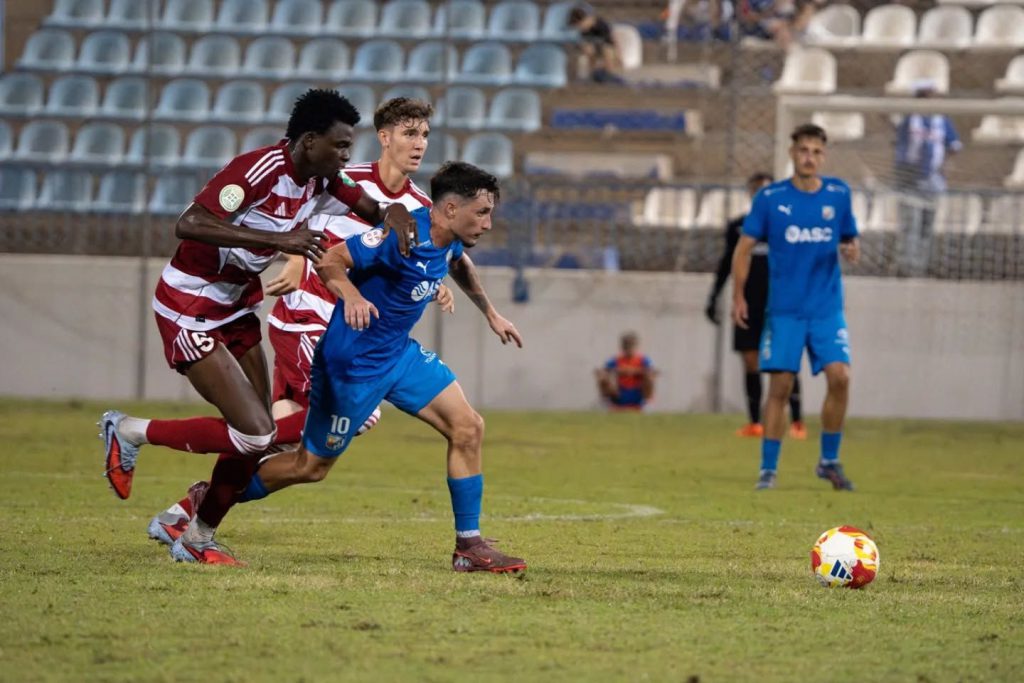 El CF Motril cede un empate en el Escribano Castilla
