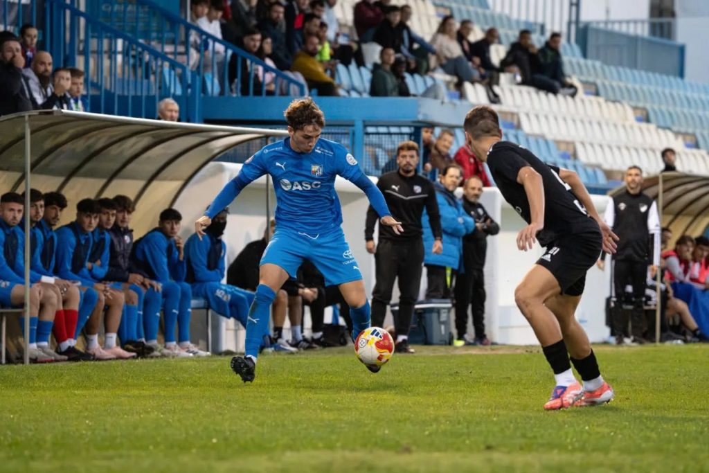 El CF Motril golea a El Palo FC en el Escribano Castilla