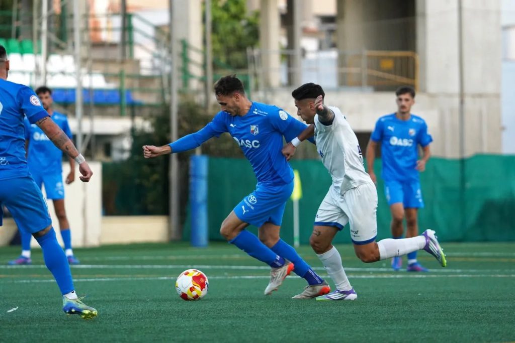 El CF Motril arranca un punto en casa del Martos CD