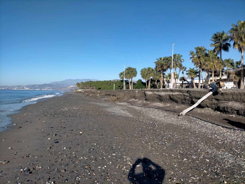 La Borrasca Ingrid deja más de 70 incidencias a su paso por Andalucía y vuelven los socavones en Playa Granada