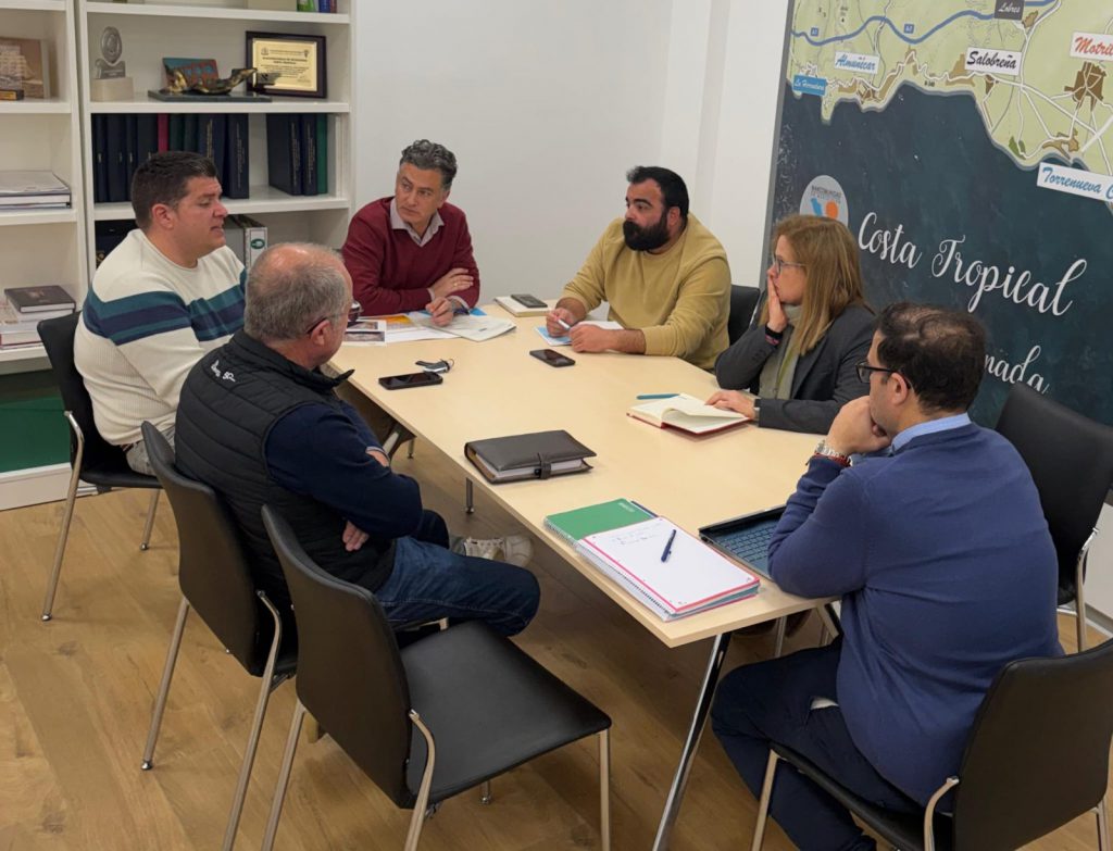 Mancomunidad refuerza el trabajo conjunto para preservar la calidad de la playa de Carchuna-Calahonda