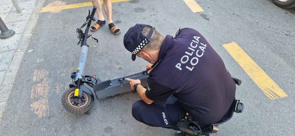 La Policía Local de Motril informa sobre la obligatoriedad de registro de los VMP siguiendo los parámetros de la DGT