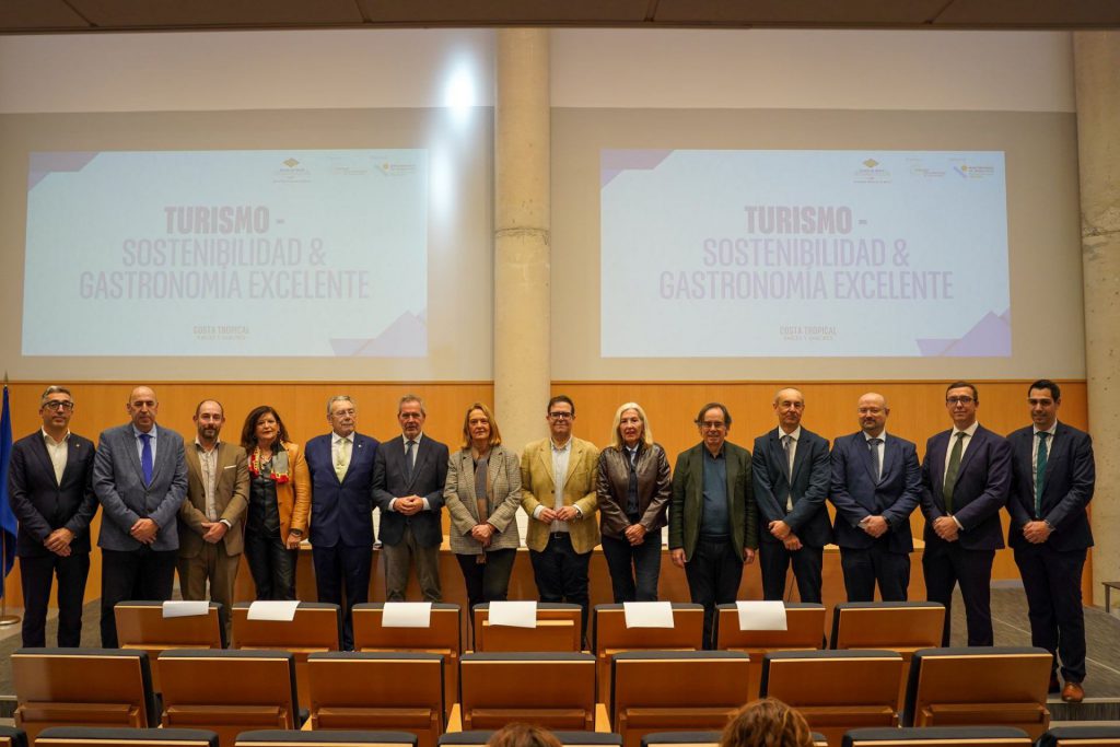 El Puerto de Motril acoge la primera jornada ‘Turismo sostenible y gastronomía excelente de la Costa Tropical’