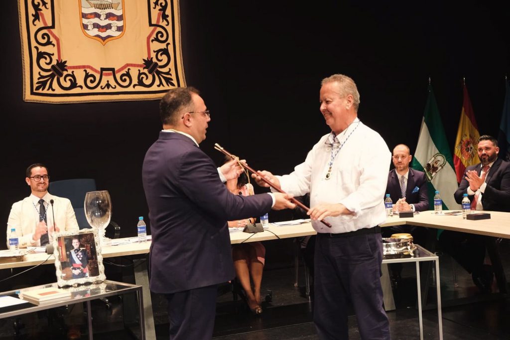 Los piropos institucionales de Juanjo Ruiz Joya a Juan Carlos Benavides, enmarcados en el fin de una época