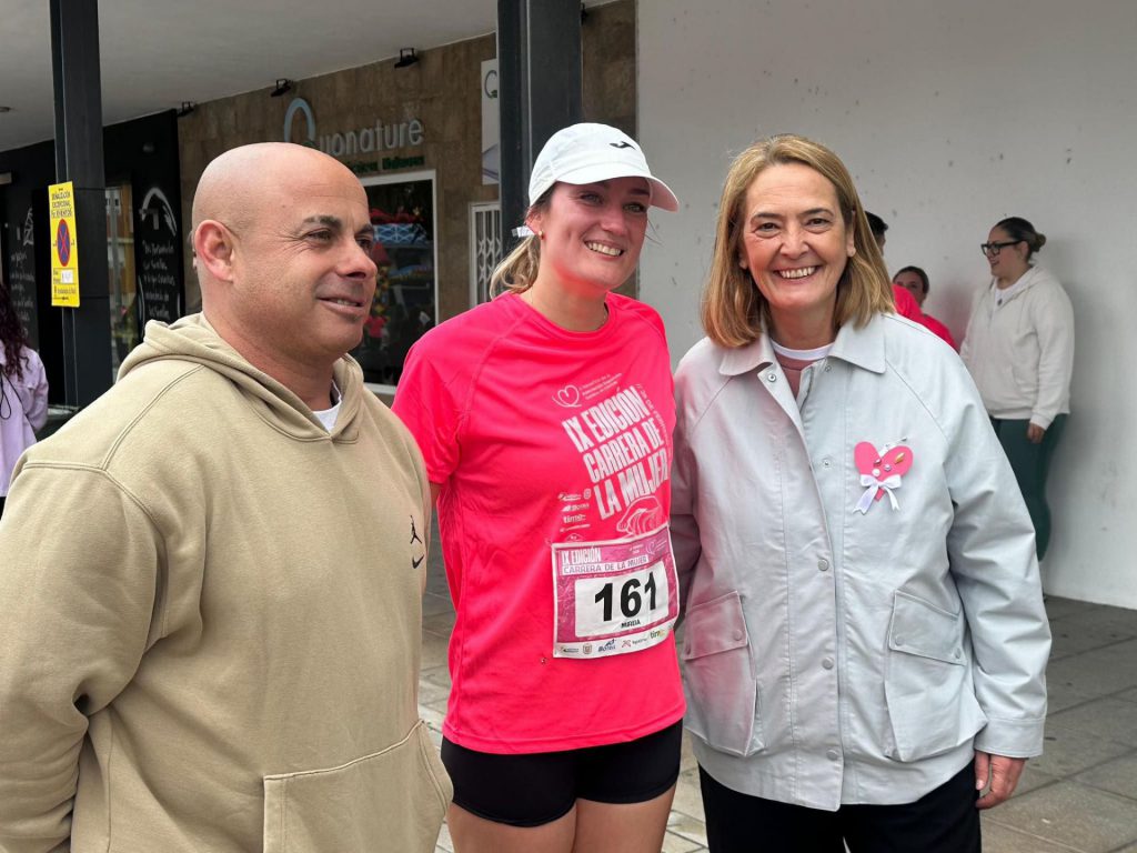 Éxito de la IX Carrera de la Mujer en Motril que ha contado con la nadadora olímpica Mireia Belmonte