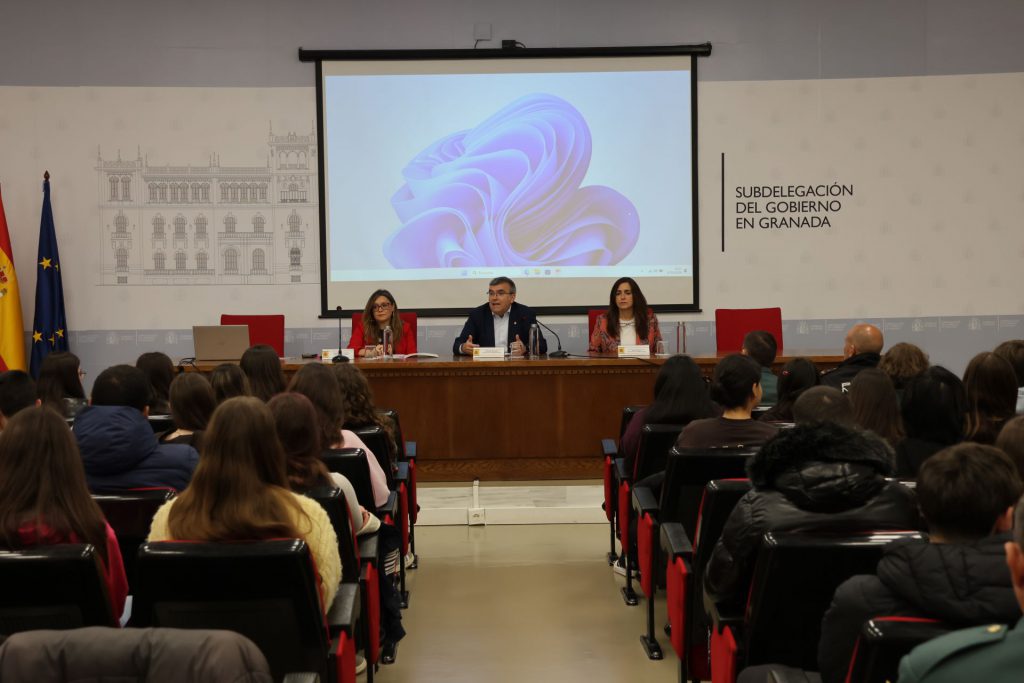 Más de un centenar de estudiantes se forman en la Subdelegación en prevención de violencia de género, acoso escolar y delitos sexuales