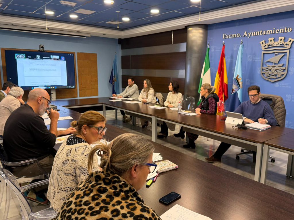 Adjudicadas 60 concesiones del Plan de Explotación de Playas de Almuñécar y La Herradura