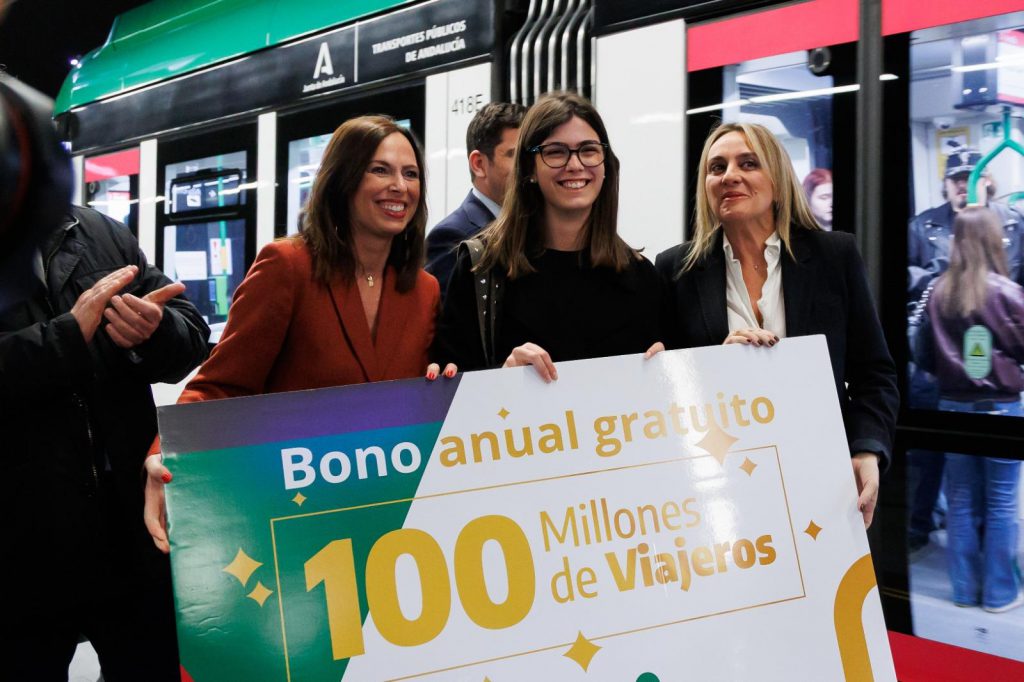 Clara, la viajera número 100 millones del Metro de Granada