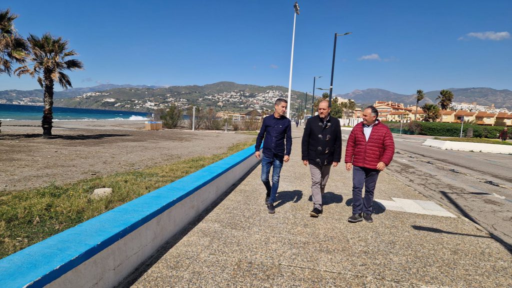 Continúa la peatonalización del paseo marítimo de Salobreña con el inicio de las obras de la segunda fase