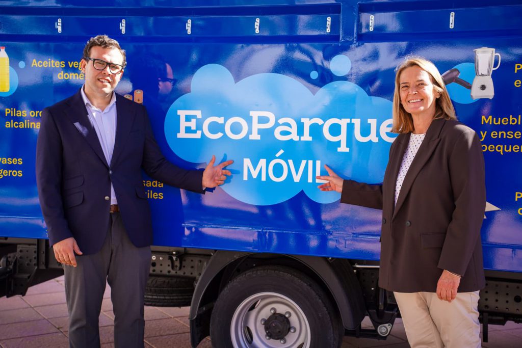 Entra en funcionamiento en Motril el nuevo servicio de Ecoparque Móvil para «facilitar la gestión de los residuos por los barrios y anejos»