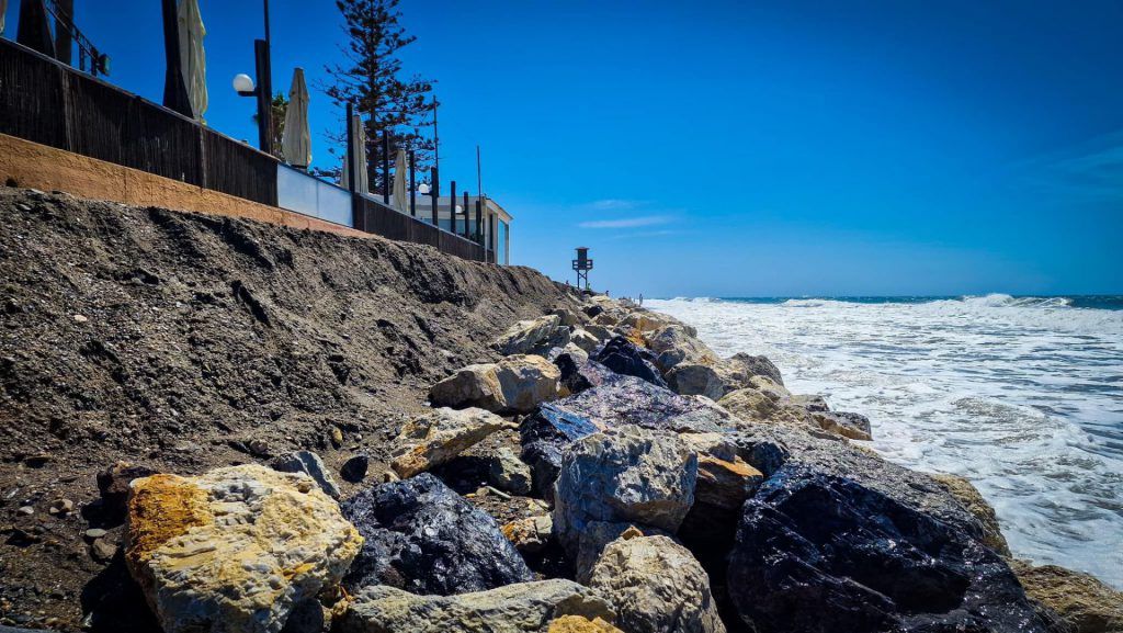 La Costa Tropical en aviso amarillo por temporal marítimo y el norte provincial en naranja por nevadas